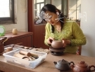 紫砂壶艺师图片：周琴娣 